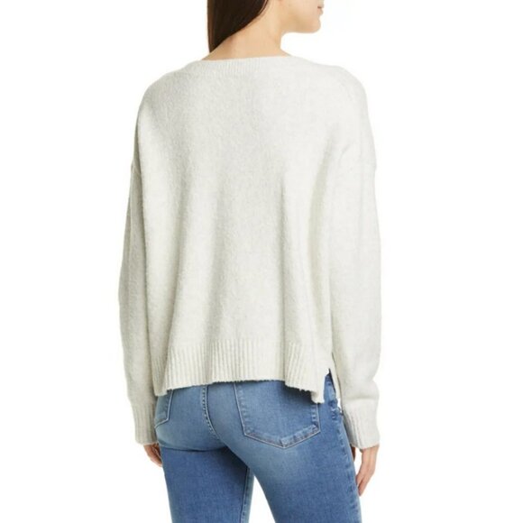 💕VINCE💕 Textured V-Neck Sweater ~ Heather White Medium M NWT - Picture 3 of 15